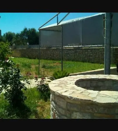 Tolis * Madena